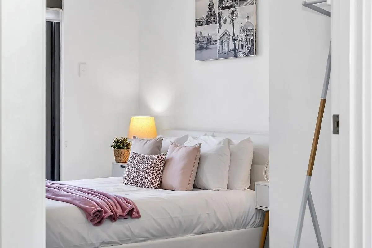 Apartment Stylish Suite With Spacious Balcony & Scenic Views - Prospect