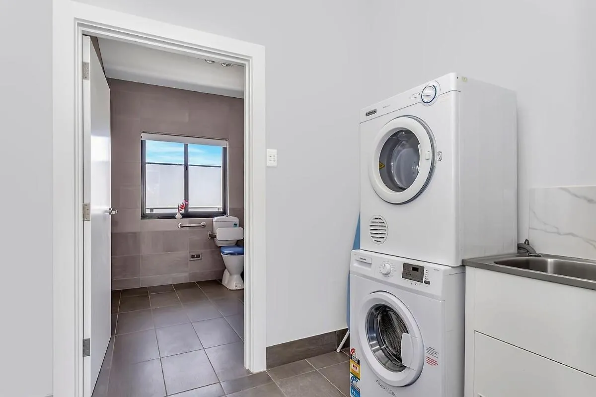 Stylish Suite With Spacious Balcony & Scenic Views - Prospect Australia
