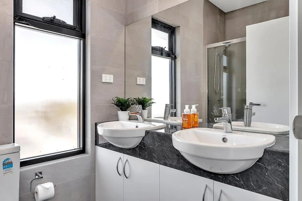 Stylish Suite With Spacious Balcony & Scenic Views - Prospect