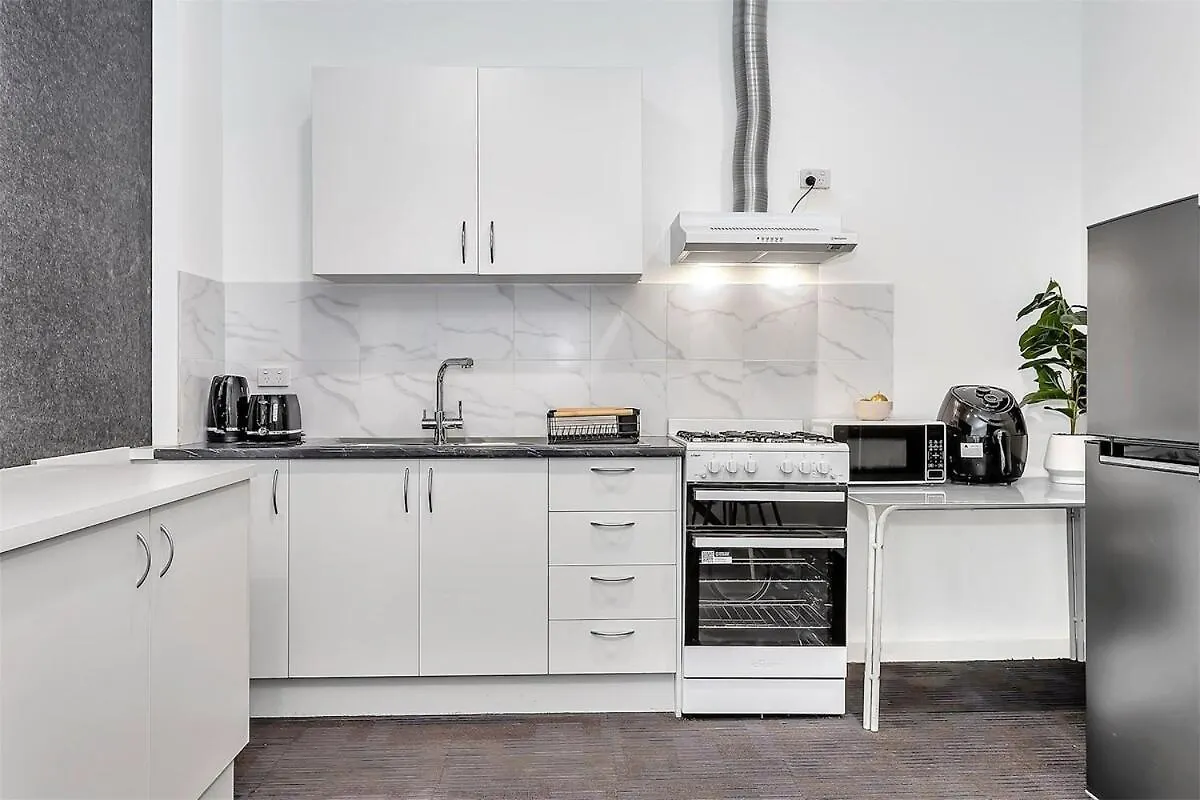 Stylish Suite With Spacious Balcony & Scenic Views - Prospect 0*,  Australia