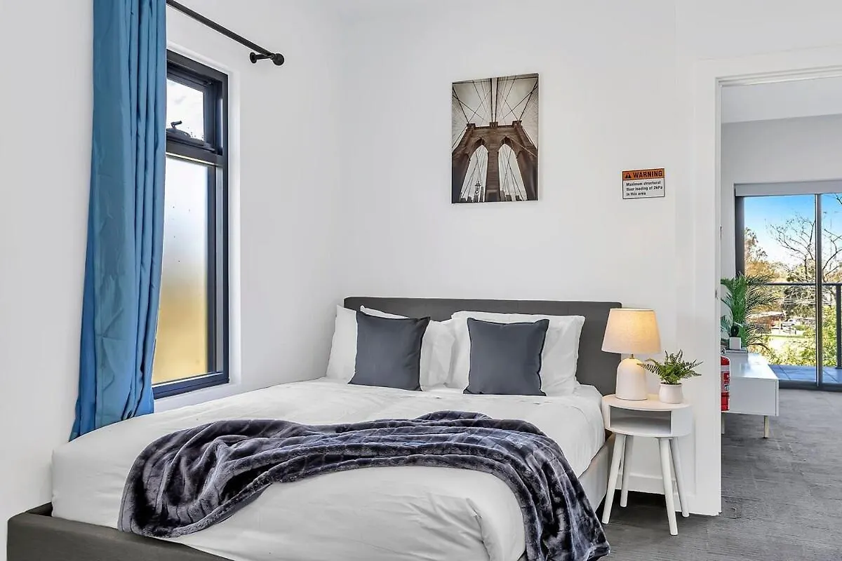 Stylish Suite With Spacious Balcony & Scenic Views - Prospect Australia